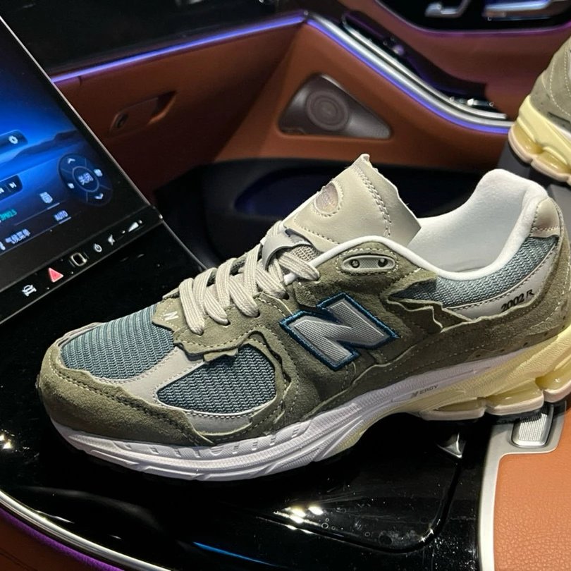 New Balance 2002R Protection Pack